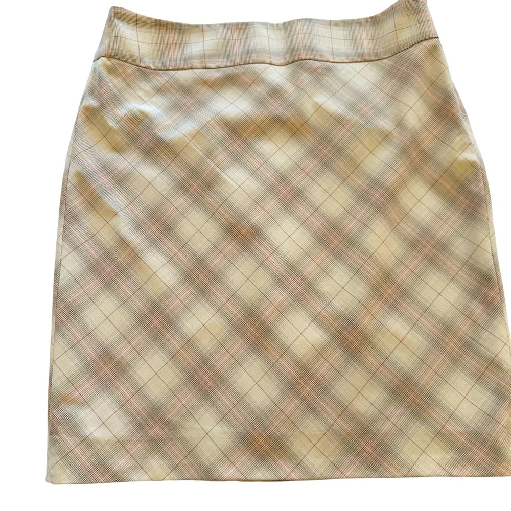 The Limited Tan and Peach Plaid Lined Pencil Skirt Side Zip and Split. #Outside🔥